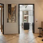 TheLander - Serviced Apartment in Champs Elysées
