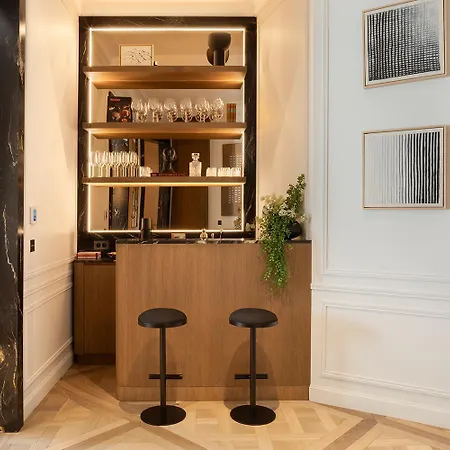 Thelander - Serviced In Champs Elysées