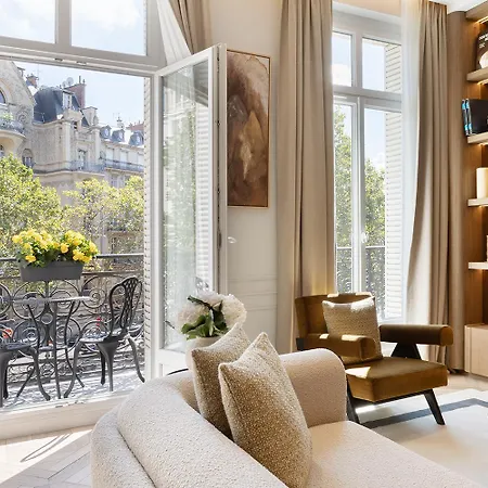 Thelander - Serviced In Champs Elysées *