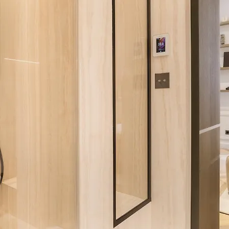 Thelander - Serviced In Champs Elysées * Parigi